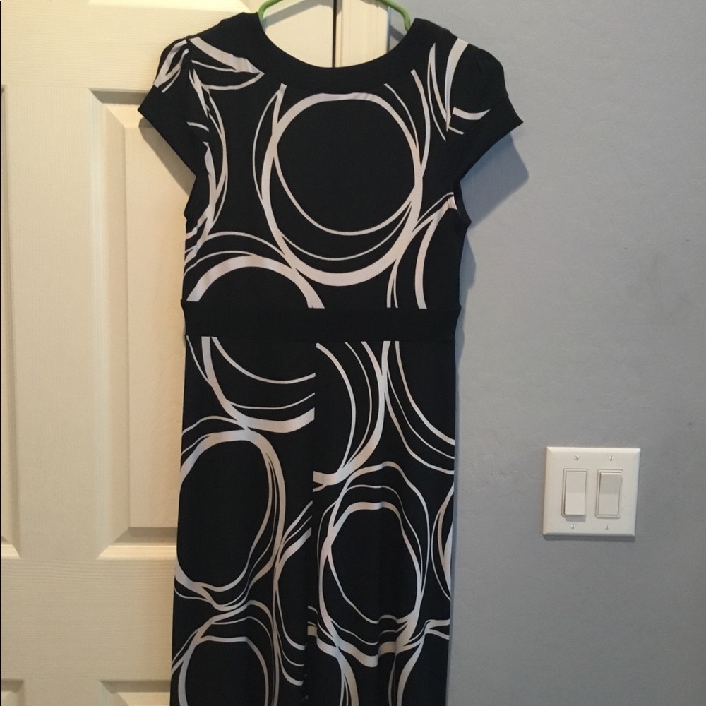 Dress - Picture 3 of 4